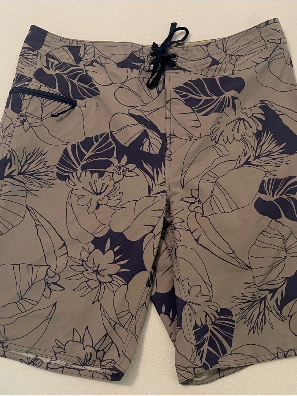 Patagonia Men’s Swim Trunks / Board Short Beige And Blue Waist 36 And 11” Inseam